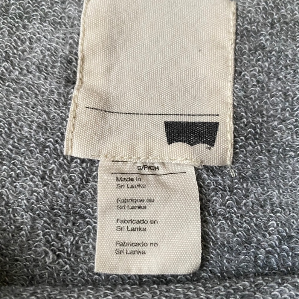 LEVI’S Sweatshirt. - Picture 5 of 6